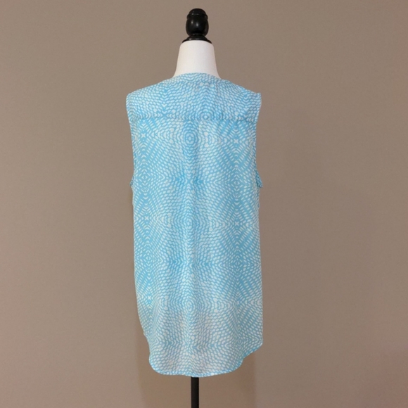 Gorgeous Light Blue Sleeveless Top - Picture 4 of 4